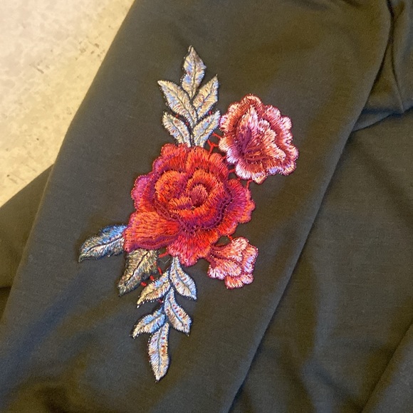 Top - Picture 2 of 4